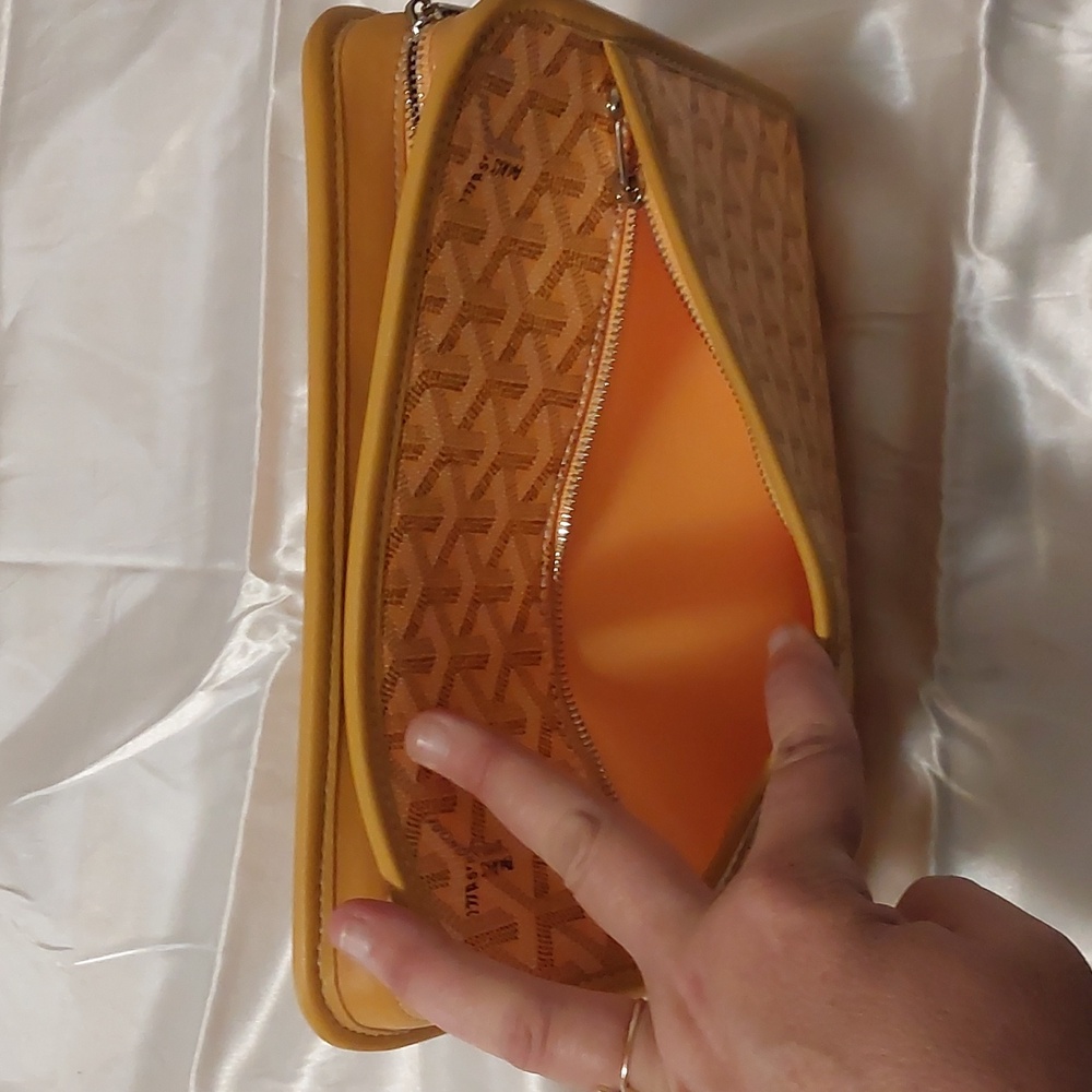 New Luxury Clutch-Juvan MM Pouch Rare Color Yellow - Picture 7 of 8